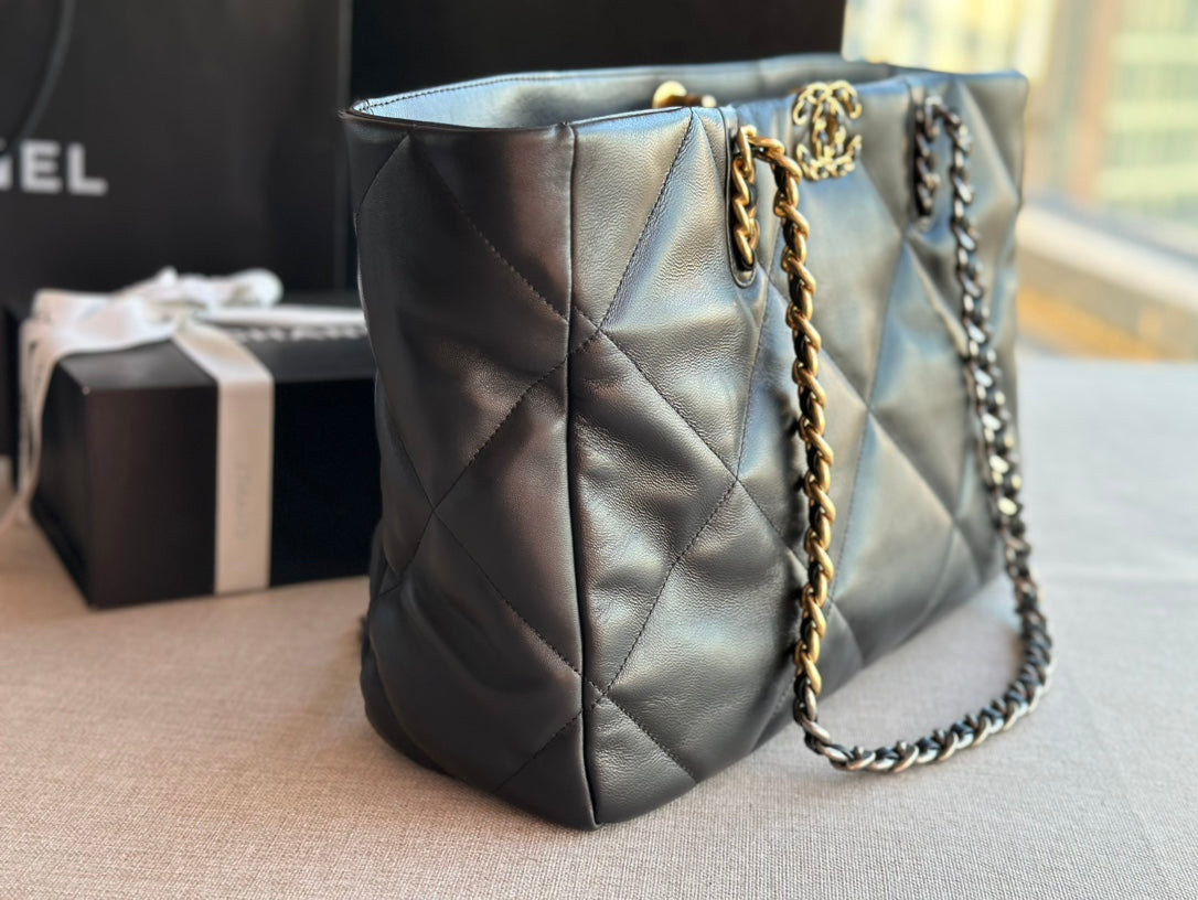 Chanel 19 Shopping Bag 41 Black Lambskin 24 x 41 x 10 cm